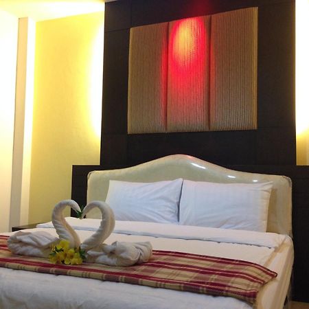 Saabpaiboon Grand Resort Ban Talat Chambre photo