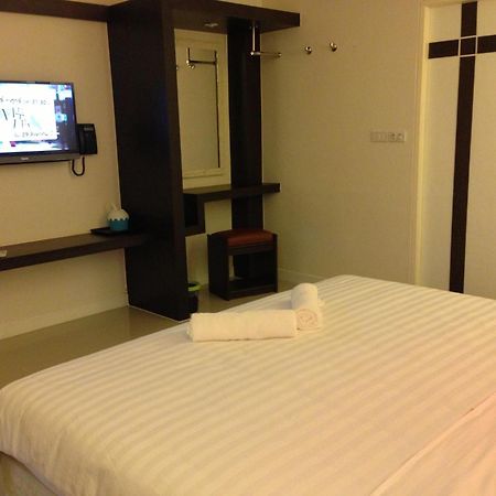 Saabpaiboon Grand Resort Ban Talat Chambre photo