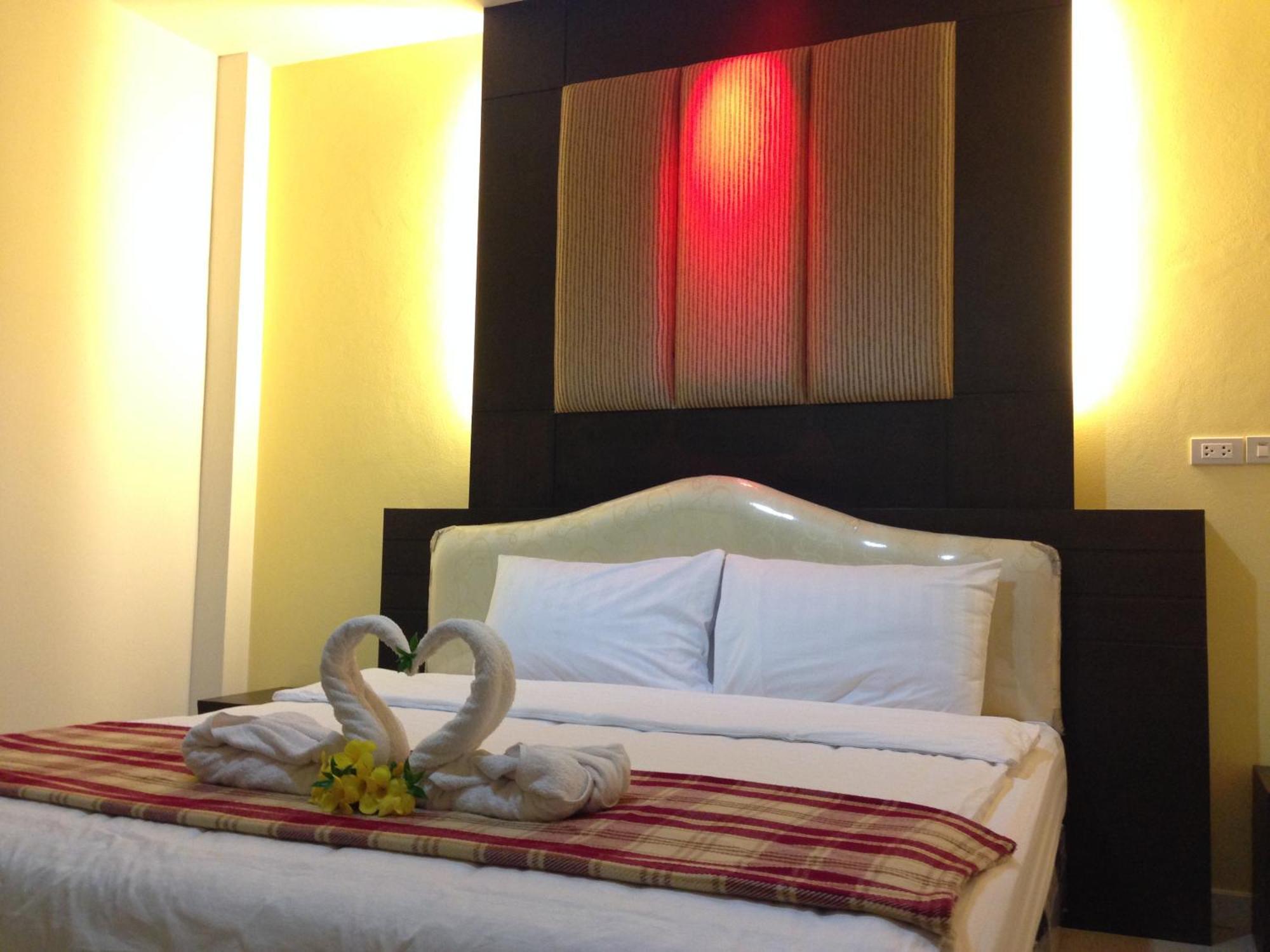 Saabpaiboon Grand Resort Ban Talat Chambre photo