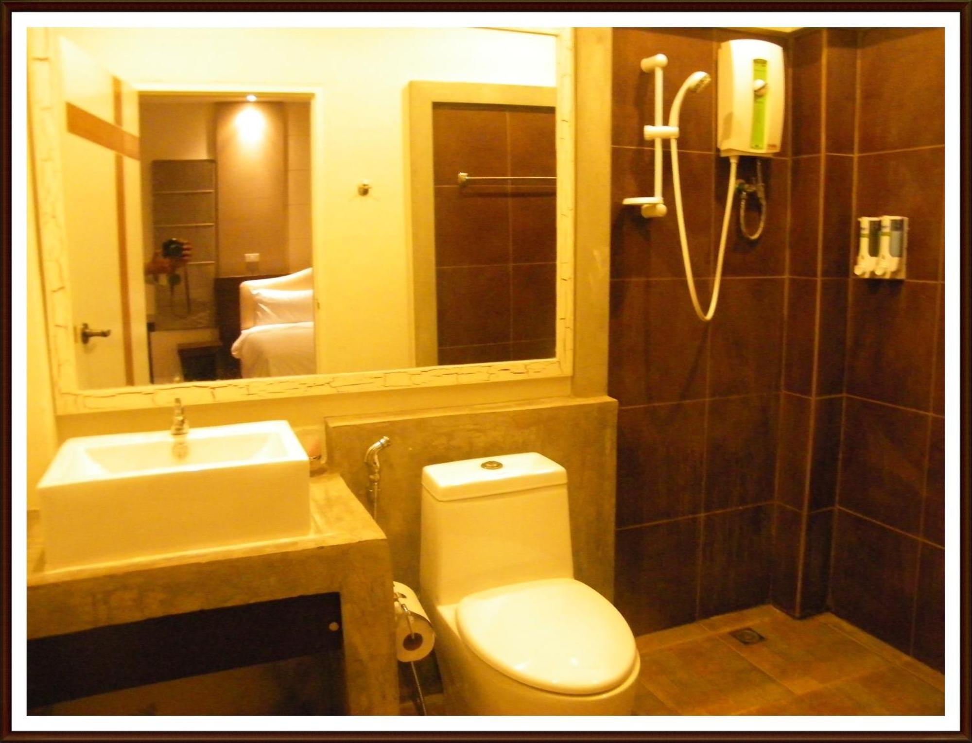 Saabpaiboon Grand Resort Ban Talat Chambre photo