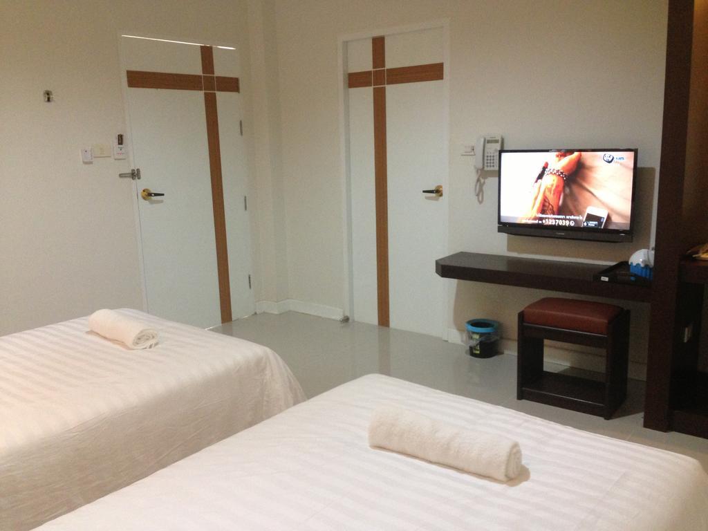 Saabpaiboon Grand Resort Ban Talat Chambre photo