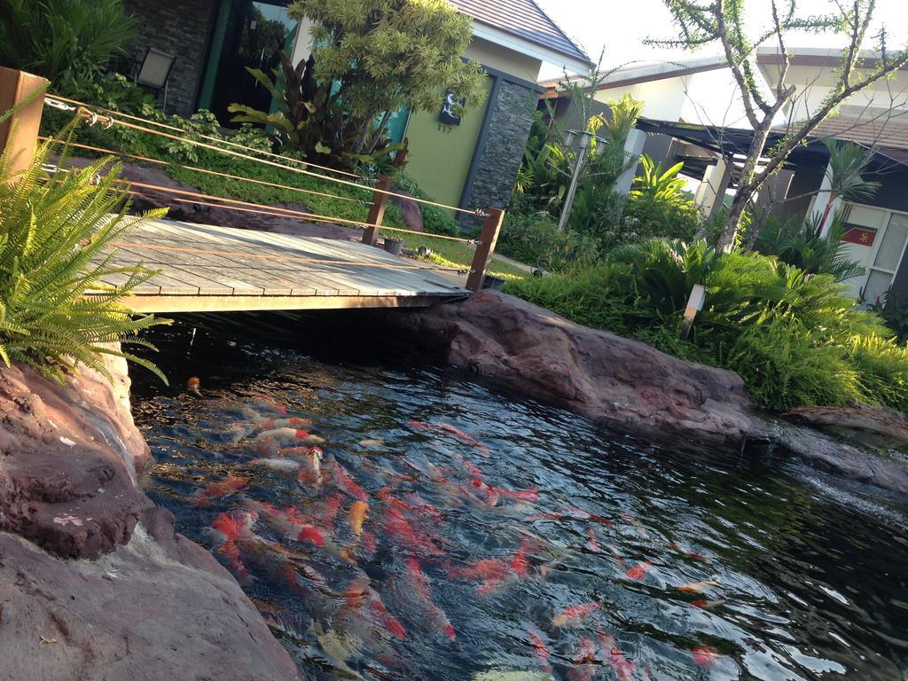 Saabpaiboon Grand Resort Ban Talat Chambre photo