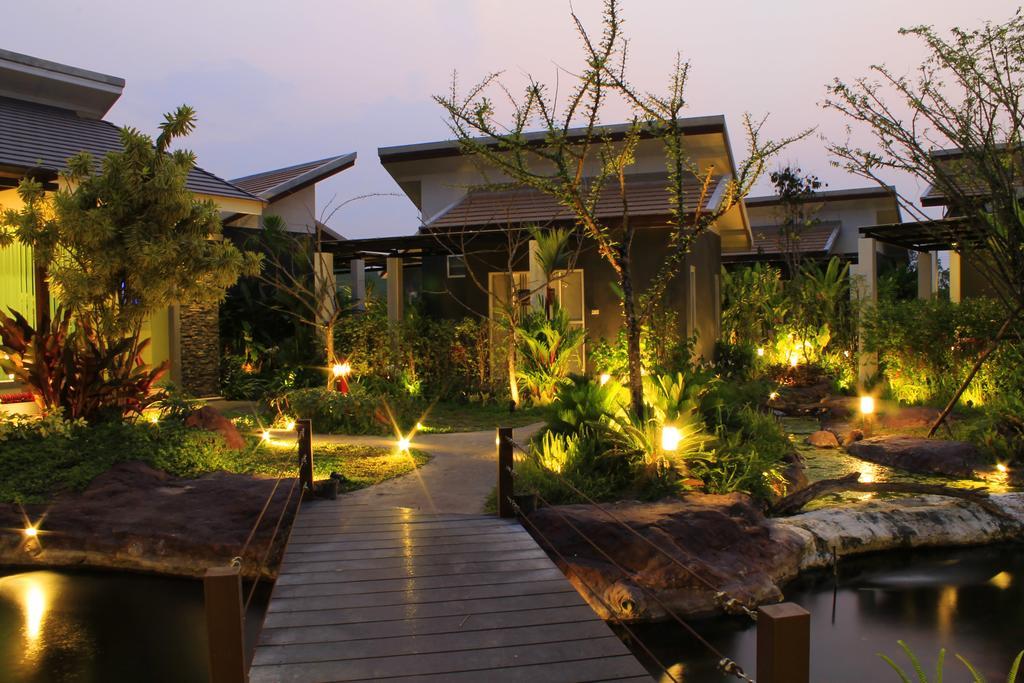 Saabpaiboon Grand Resort Ban Talat Chambre photo