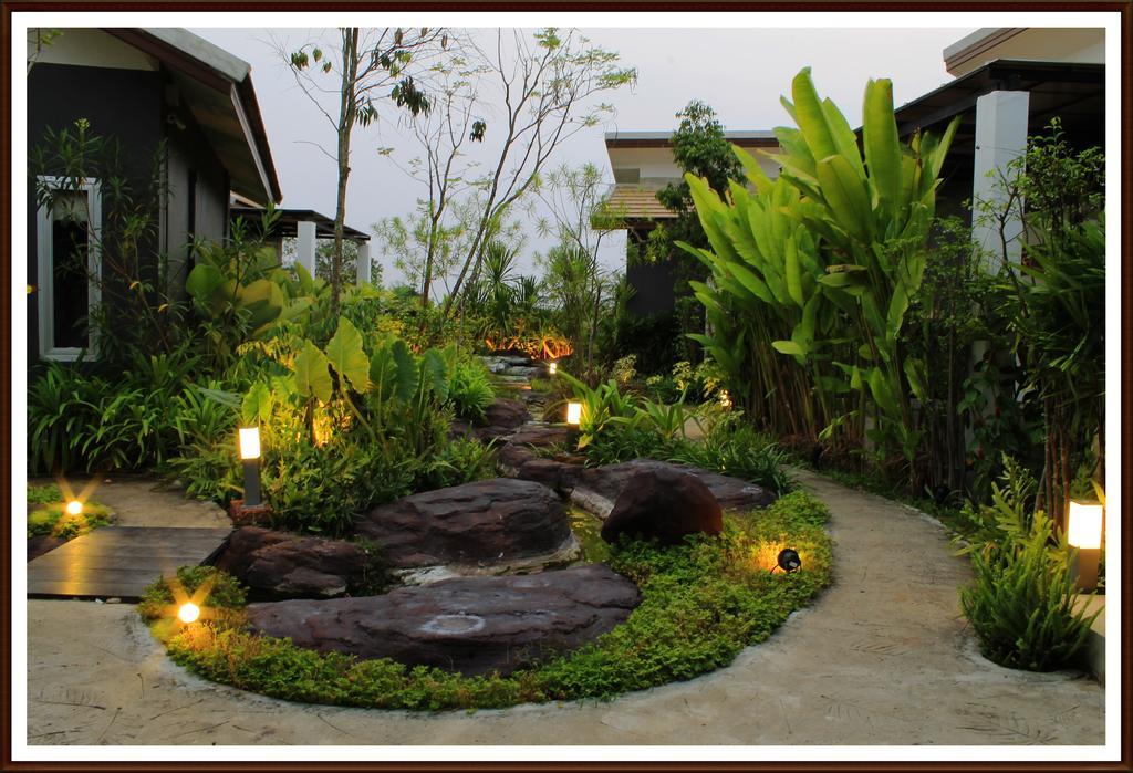 Saabpaiboon Grand Resort Ban Talat Chambre photo